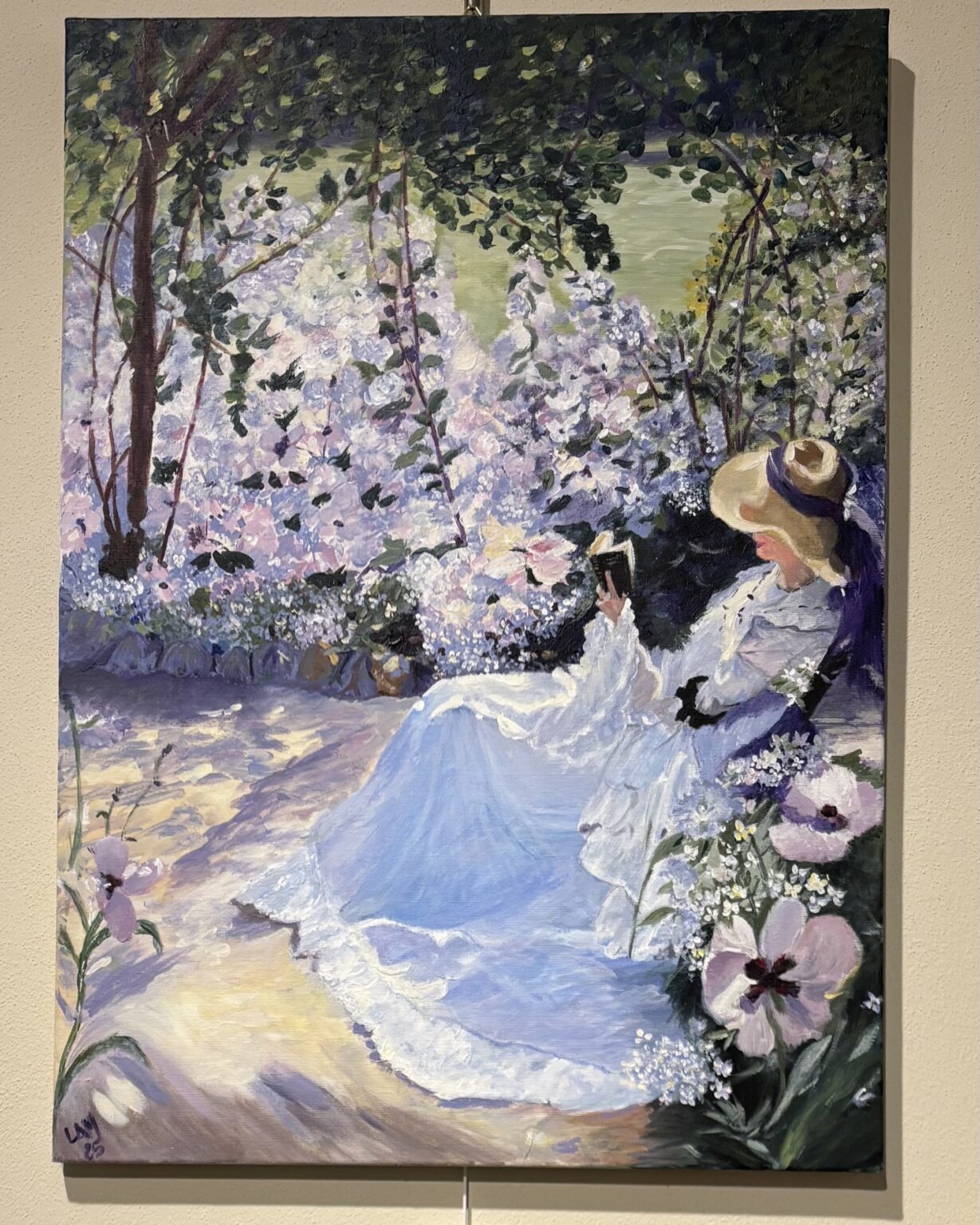 lettura in giardino fiorito